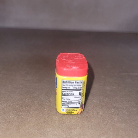 Mini Brands Old Bay Vintage Style Seasoning 3/$5 - Picture 5 of 6